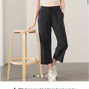 Athleta Seasoft Mid Rise Straight Crop NWOT